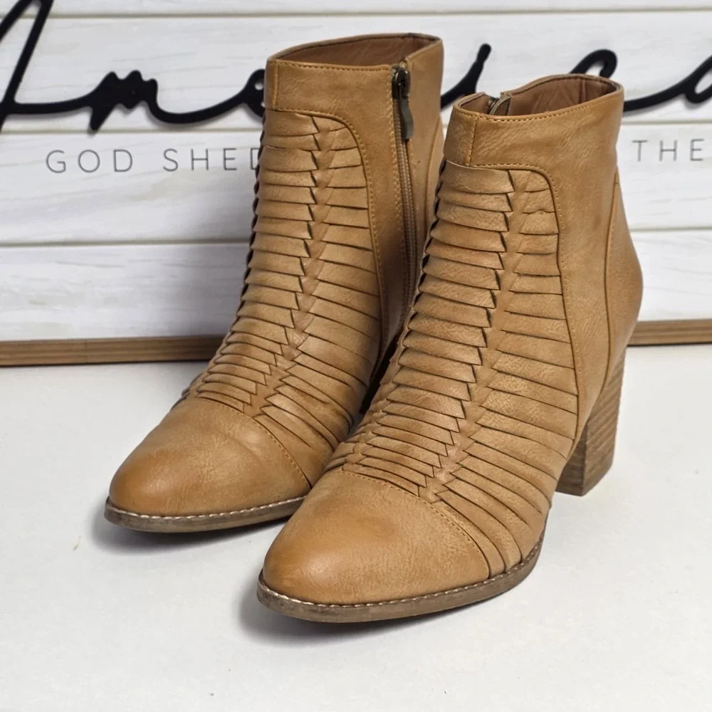 Beast Fashion Buckle McKenna Western Ankle Boots 7.5 Women's Camel Tan Block